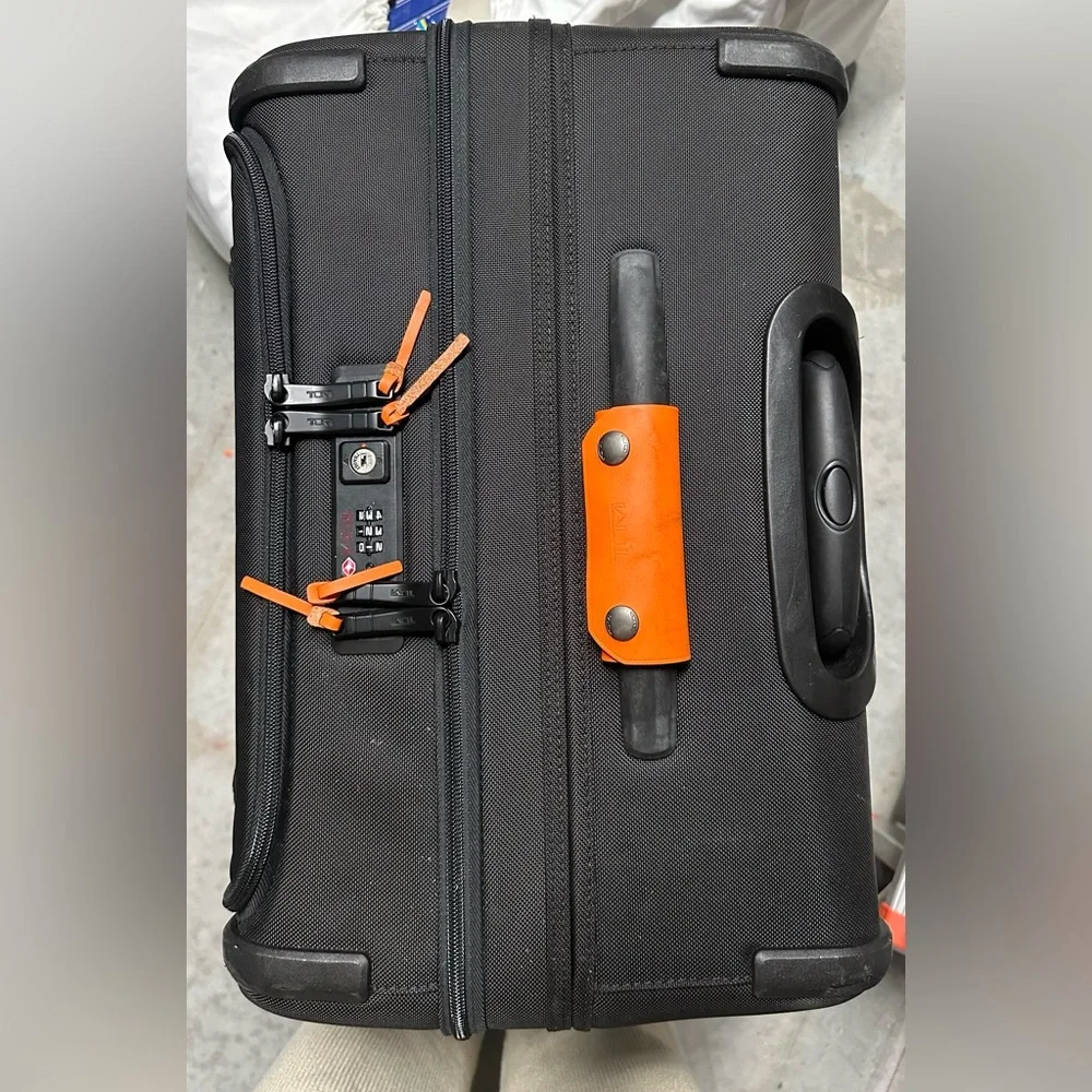 Tumi Worldwide Trip Expandable 4 Wheel PackingCase - Picture 3 of 5